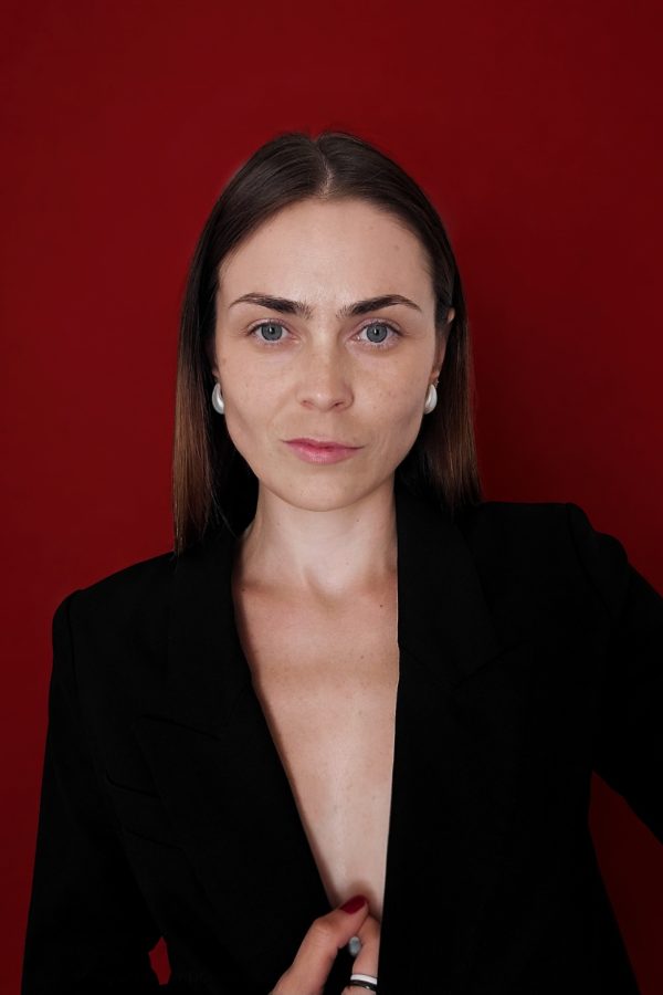 Анастасия Бережнова — основатель ANV BRAND, визуальный бренд-стратег, ментор, дизайнер и автор.