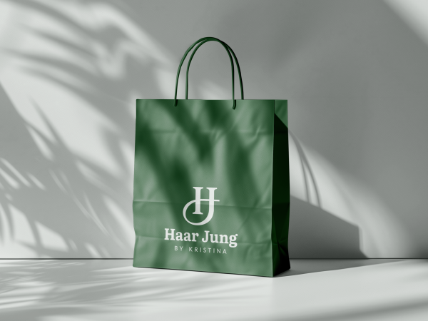 Haar Jung by Kristina — разработка логотипа и визуализация на фирменном пакете.