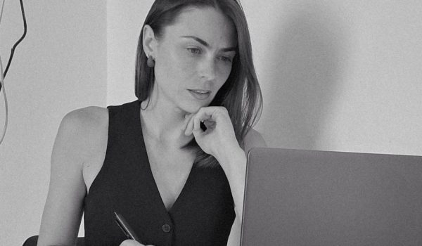Анастасия Бережнова — основатель ANV BRAND, визуальный бренд-стратег, дизайнер и ментор.